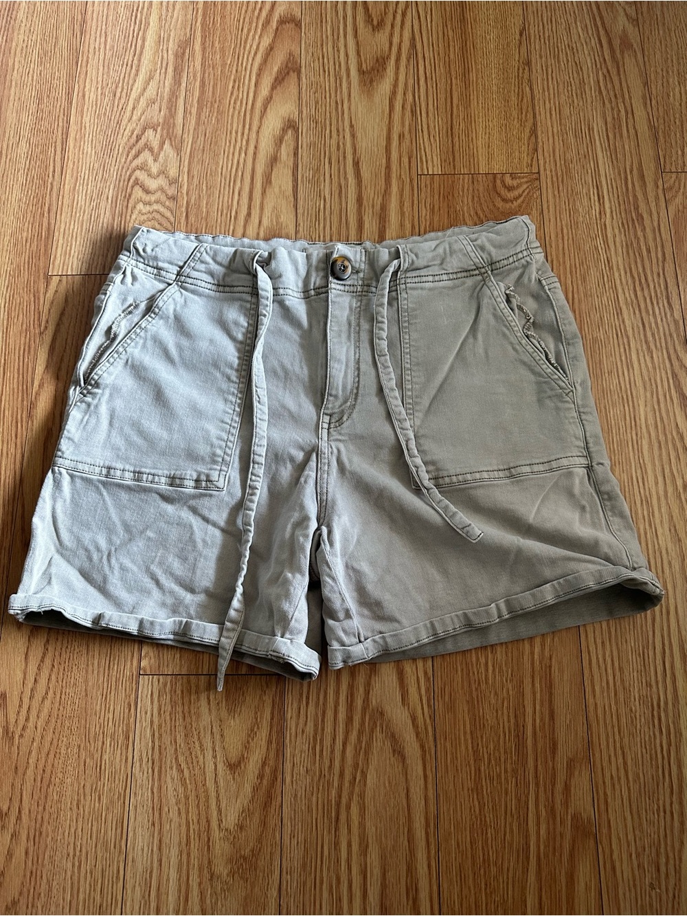 BKE Women's Drawstring Cargo Shorts - Light Gray